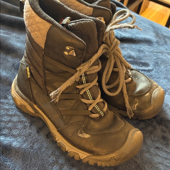 Black Columbia boots - Picture 2 of 4